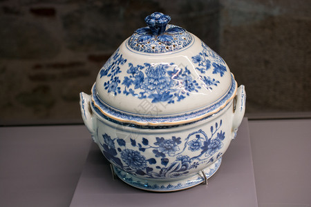 奥斯曼宫陶瓷收藏中的碗图片