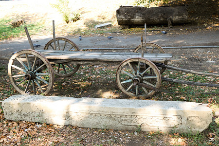 旧的运输用传统木车背景图片