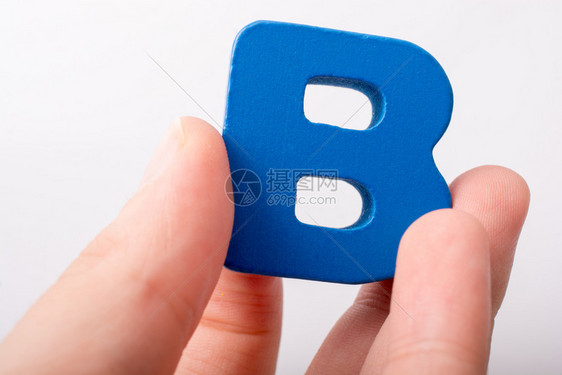 B字母立方组B由木制成图片