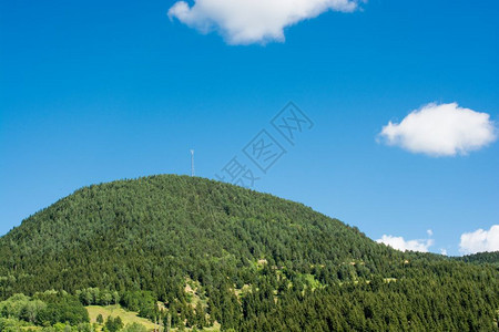 从阿特文高原的风景色看森林山脉图片