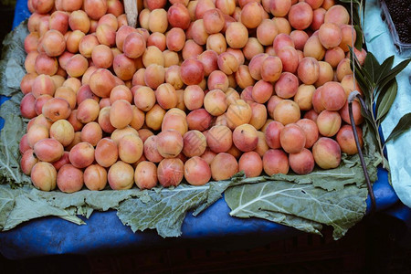 土耳其水果土耳其街头集市出售的杏子背景