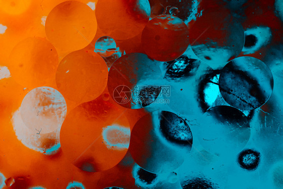 水基形成态中的石油泡沫图片