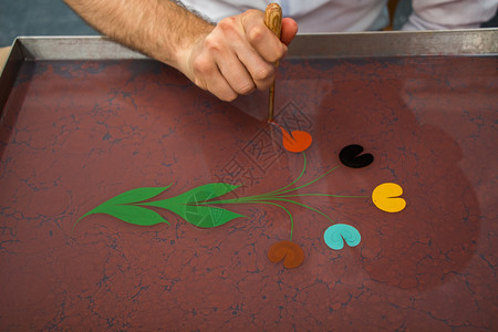 以ebru或传统的Marbling艺术来表达多彩的郁金香图片