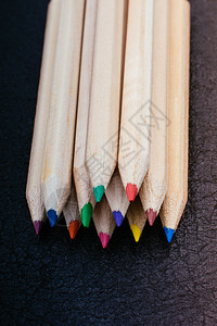 彩色铅笔绘画和等多种颜色矢量图片