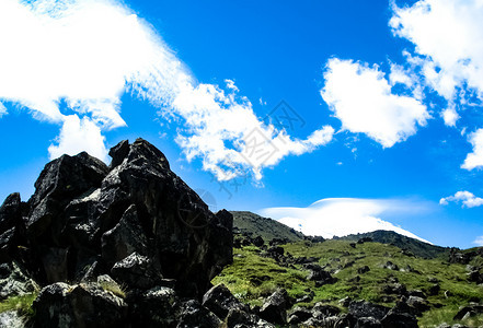 山上有草的山景山地景观山地植被山上有草的山景山地景观图片