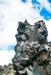 散落着石头的山景山地景观没有植被的岩石散落着石头的山景山地景观图片