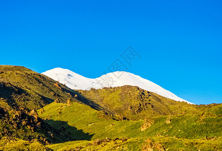 山上有草的山景山地景观山地植被山上有草的山景山地景观图片