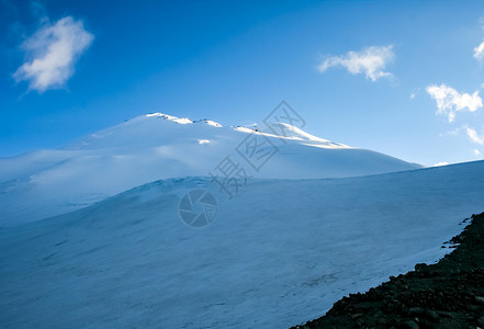 珏山雪山景观山上有雪山地景观雪山景观山上有雪洛杉矶山背景