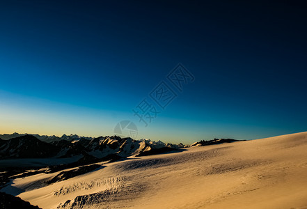 雪山景观山上有雪山地景观雪山景观山上有雪洛杉矶山图片