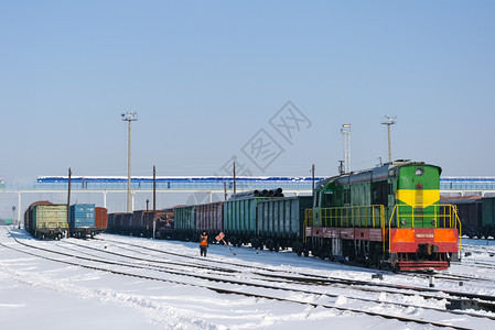 俄罗斯新西伯利亚2018年月4日火车或引擎是铁路运输工具为火车提供动力火车或引擎是铁路运输工具为火车提供动力背景图片