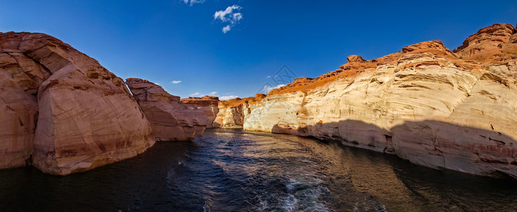 美丽红色星球鲍威尔湖以科罗拉多河为基地对峡谷景色很好犹他州鲍威尔湖上美丽的峡谷和孤寂岩石鲍威尔湖上美丽的峡谷和孤寂岩石鲍威尔湖上美丽的峡谷和背景