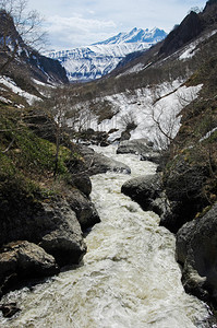 堪察卡的自然质堪察卡半岛的景观和光辉象一座燃烧的火山一座附近的地区堪察卡景观高山和堪察卡的火图片