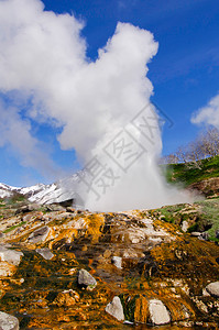 堪察卡的自然质堪察卡半岛的景观和光辉象一座燃烧的火山一座附近的地区堪察卡景观高山和堪察卡的火图片