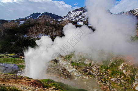 堪察卡的泥火山和蒸汽喷泉图片