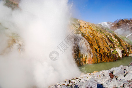 堪察卡的自然质堪察卡半岛的景观和光辉象一座燃烧的火山一座附近的地区堪察卡景观高山和堪察卡的火图片