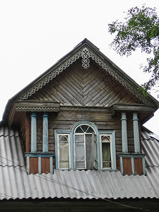 镜子侧面木制房屋窗的侧面框装饰的古老风格木制房屋窗的侧面古老装饰