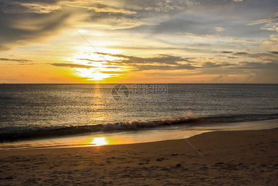 海上阳光灿烂的日落海的地平线海上阳光灿烂的日落海的地平线图片