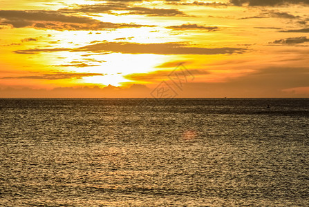 海上阳光灿烂的日落海的地平线海上阳光灿烂的日落海的地平线图片