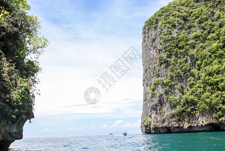 泰国普吉海滩附近的岩石和山丘泰国普吉海滩附近的岩石和山丘图片