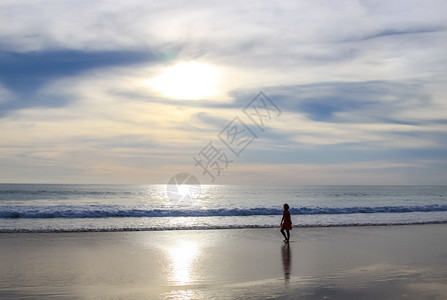 海上阳光灿烂的日落海的地平线海上阳光灿烂的日落海的地平线图片