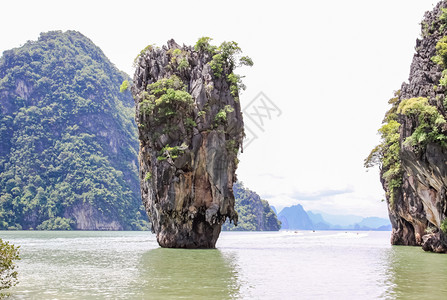 泰国普吉岛海边的岩石泰国海边的岩石图片