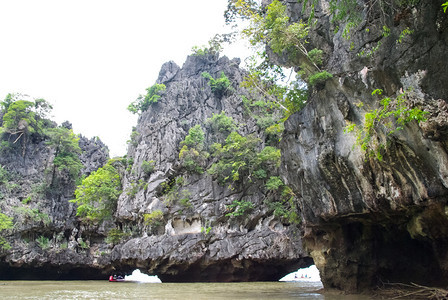 泰国海岸的质边悬崖岸线和山区图片