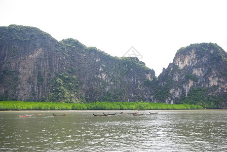 泰国海岸的质边悬崖岸线和山区图片