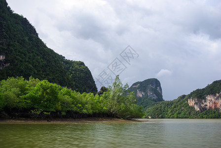 泰国海岸的质边悬崖岸线和山区图片