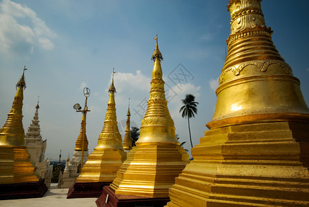 仰光佛寺是佛教的圣地仰光的佛教寺庙佛教圣地背景图片