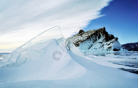 贝加尔岛的冬天湖面冰雪冬天贝加尔岛自然的美丽白加尔岛的冬天湖面冰雪图片