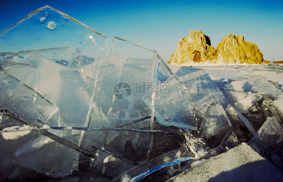 贝加尔岛的冬天湖面冰雪冬天贝加尔岛自然的美丽白加尔岛的冬天湖面冰雪图片