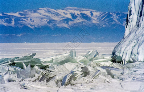 贝加尔湖淡水冰块冻贝加尔湖冬季面冰雪贝加尔湖大自然的美丽贝加尔湖淡水冰块冻图片