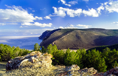 Baikal海岸的岩石和森林Baikal海岸的岩石和森林图片