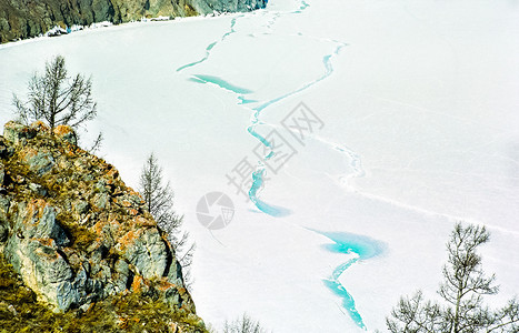 贝加尔岛的冬天湖面冰雪冬天贝加尔岛自然的美丽白加尔岛的冬天湖面冰雪图片