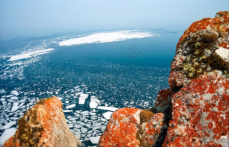 贝加尔岛的冬天湖面冰雪冬天贝加尔岛自然的美丽白加尔岛的冬天湖面冰雪图片