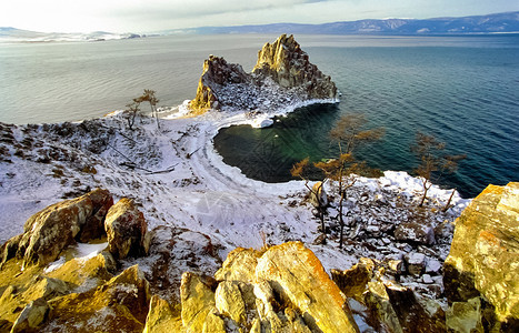 贝加尔岛的冬天湖面冰雪冬天贝加尔岛自然的美丽白加尔岛的冬天湖面冰雪图片