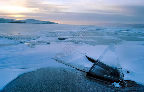 贝加尔湖淡水冰块冻贝加尔湖冬季面冰雪贝加尔湖大自然的美丽贝加尔湖淡水冰块冻图片