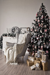 一个舒适的圣诞照片拍摄地点圣诞节舒适的地方圣诞树和白椅子都烧焦了931背景图片
