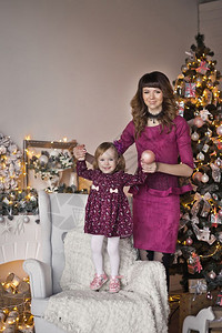 圣诞照片拍到妈和小女儿940背景图片