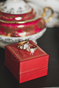 红盒子7986的弗里利结婚戒指图片