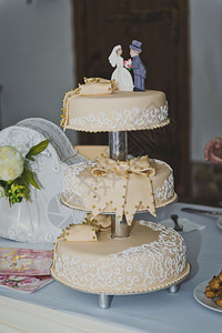 婚礼的三层蛋糕6574桌的婚礼蛋糕图片