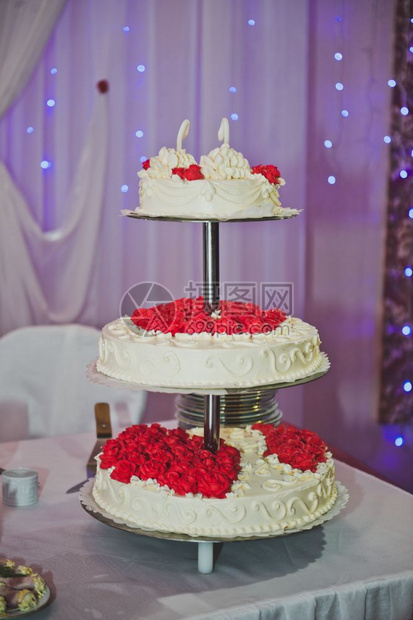 三层蛋糕白色天鹅和玫瑰51图片