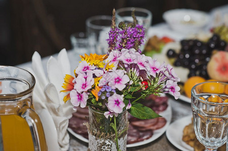 花和水果节日餐桌的装饰节日507的漂亮装饰图片