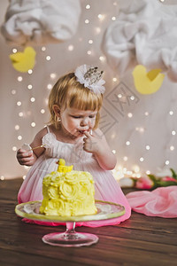 小宝吃蛋糕5402图片