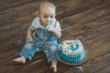 孩子的蛋糕和糖果婴儿的肖像涂了597的蛋糕图片