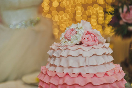 婚礼的三层大蛋糕个颜色57的婚礼蛋糕图片