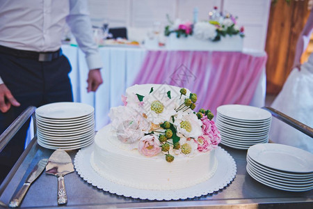 以鲜花床为形式的蛋糕以花朵为形式的蛋糕装饰4082年图片