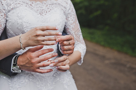 结婚戒指手巧新夫妇手结戒指214图片