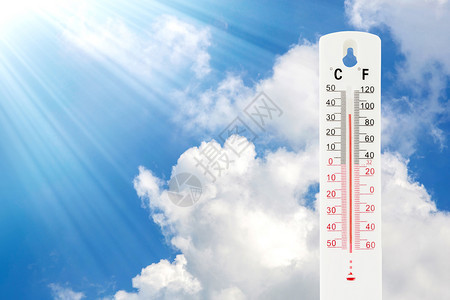 在户外温度计上测量的热带温度为34摄氏图片