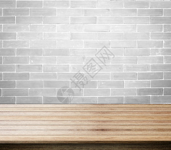 您的黑板空闲间和办公桌的砖白底框可用于显示您的产品背景图片